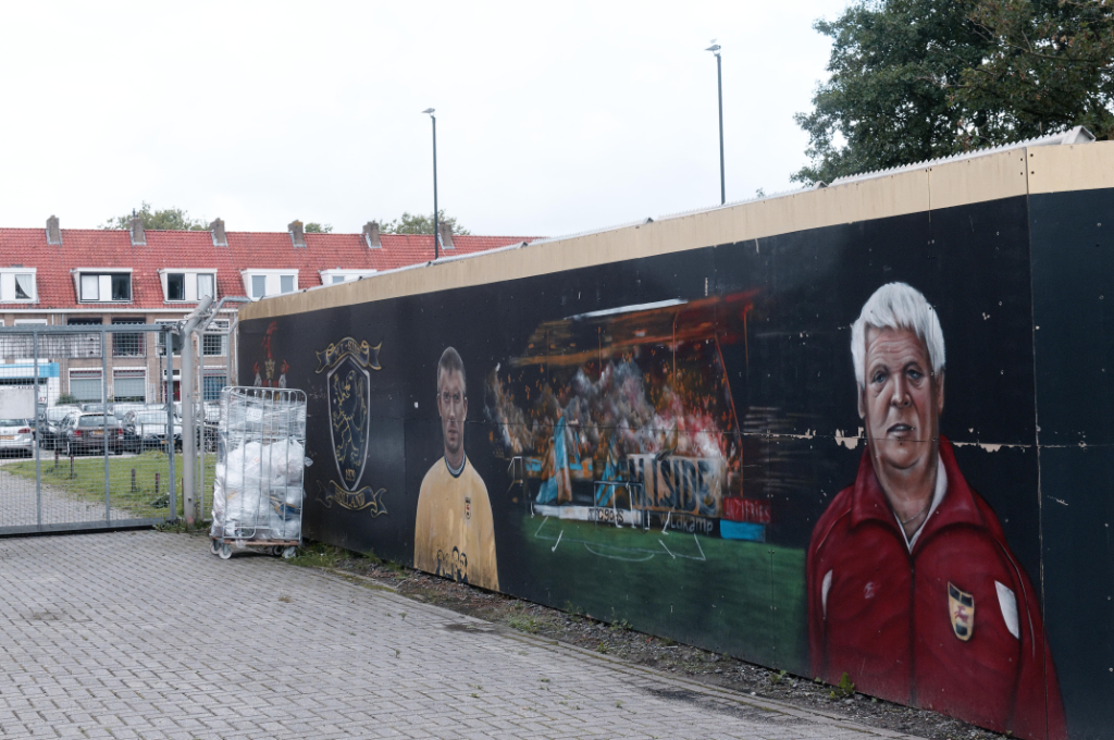 ith paintings of Johan Abma ('mister Cambuur') and Siepie Lijzenga (former equipment manager died in 2017) near the supportershome 'Het Hert'.